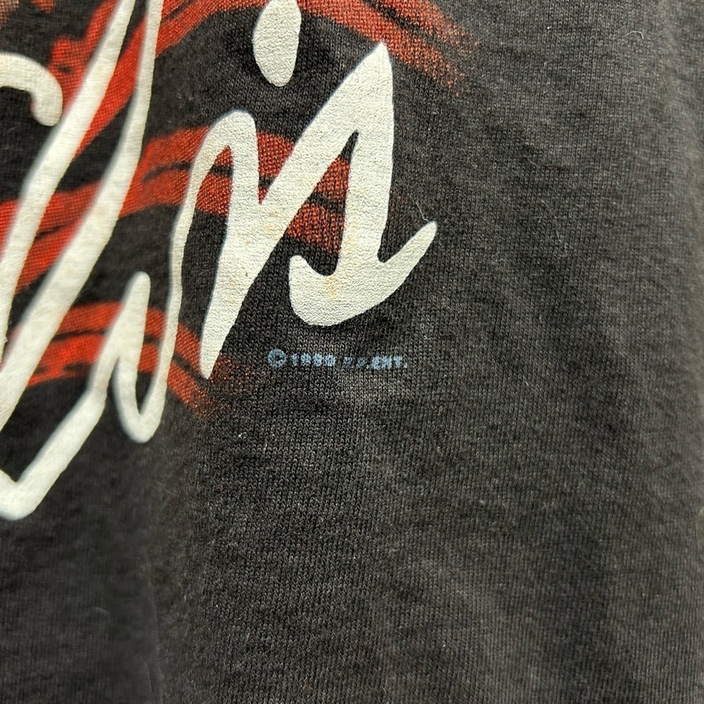 90s Elvis Portrait Graphic Tee - Picture 3 of 7